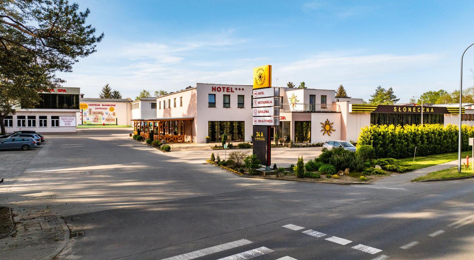 Hotel - Restauracja SŁONECZNA Jarocin Exterior foto